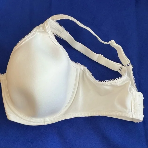 Wacoal Classic White Bra - Picture 2 of 7